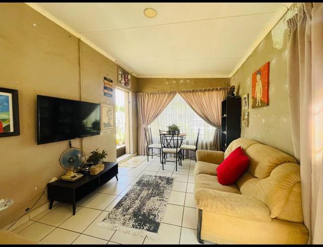 4 BEDROOM HOUSE FOR SALE IN SELCOURT